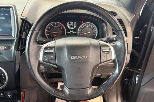 Isuzu D-MAX Photo at-32e8b0a53e4541ad9335c34c67e357c0.jpg