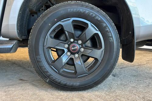 Isuzu D-MAX Photo at-32f40beca9cc4df28a7d52c031327b58.jpg
