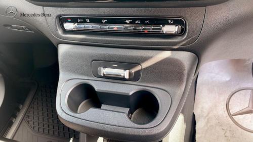 Mercedes-Benz Vito Photo at-3302603d2e2e406b851fc06f2f55f613.jpg