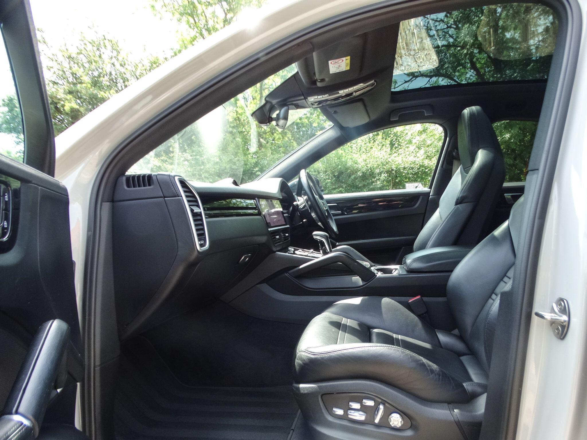 Porsche Cayenne 2.9T V6 S TiptronicS 4WD Euro 6 (s/s) 5dr — photo 3