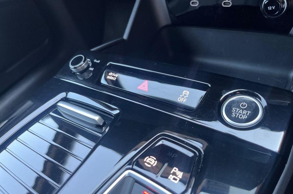 Audi Q6 Photo at-33b512e885fc40c389561a65183ff21d.jpg