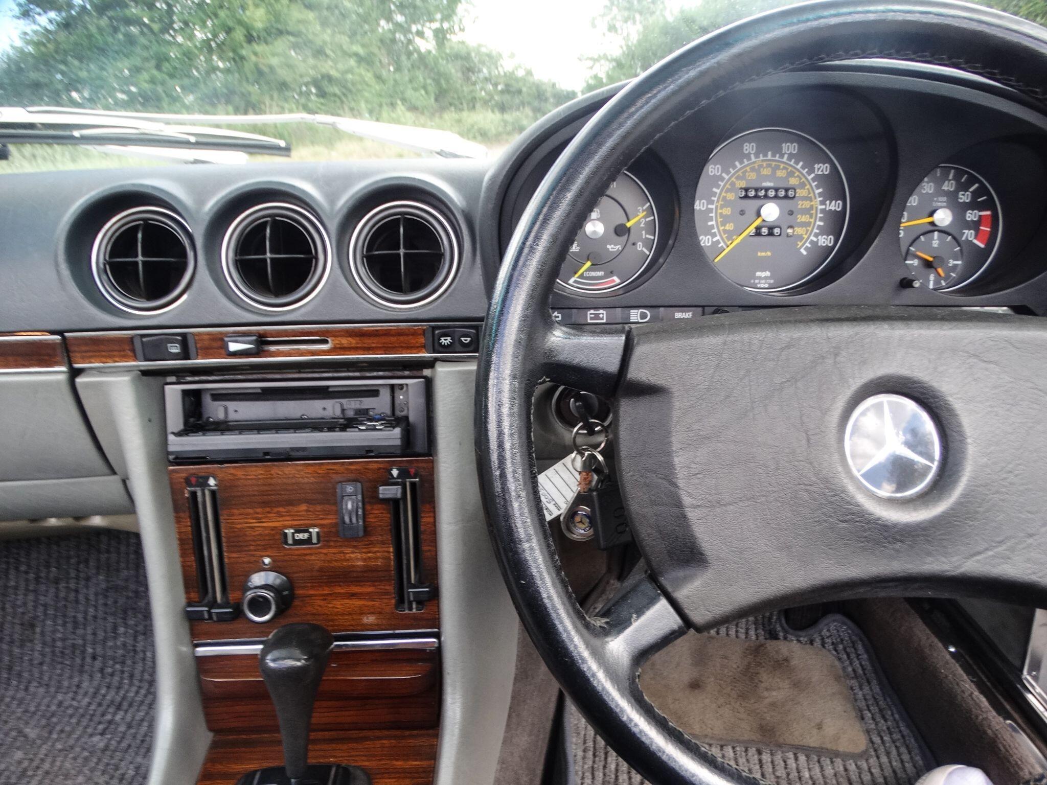 Mercedes-Benz 500 SL — photo 11
