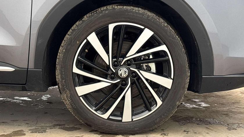 MG MG ZS Photo at-33d5ae598810421b9e2375242223467e.jpg
