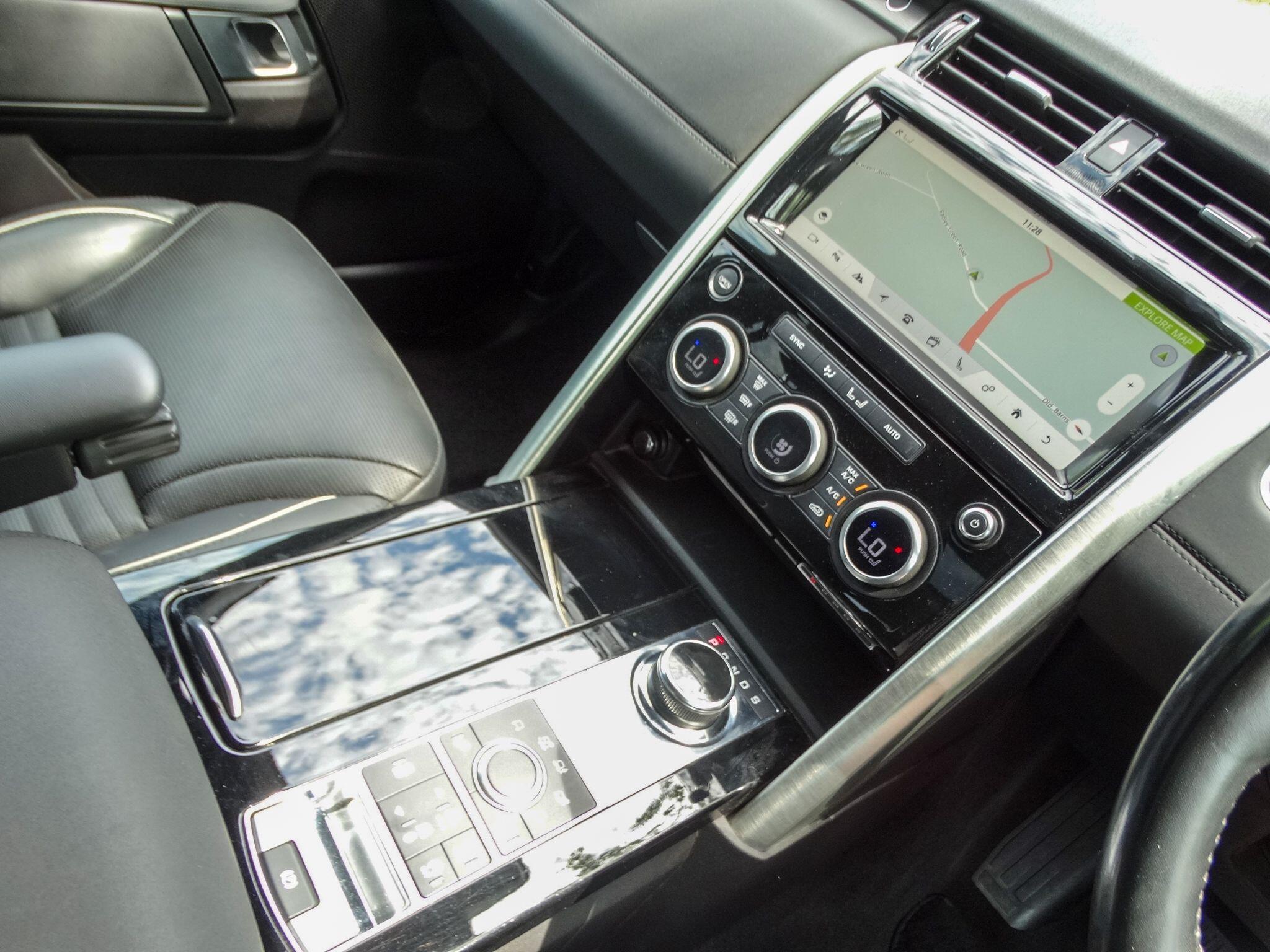 Land Rover Discovery 3.0 TD V6 HSE SUV 5dr Diesel Auto 4WD Euro 6 (s/s) (258 ps) — photo 6