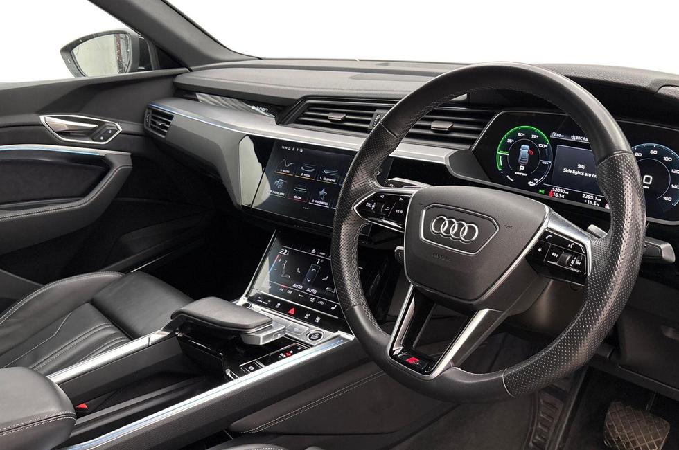 Audi e-tron Photo at-3473dd53eb91446686f1a22ead9db651.jpg
