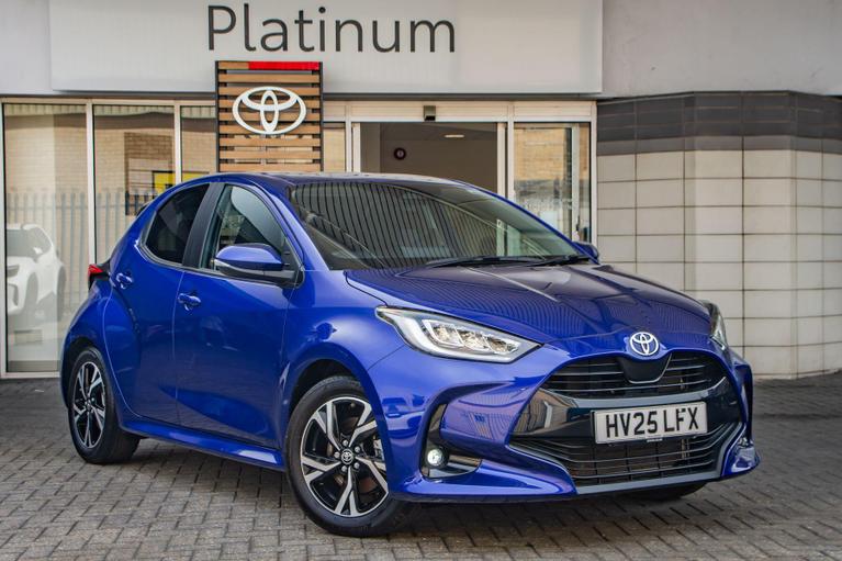 Used Toyota Yaris HV25LFX 1