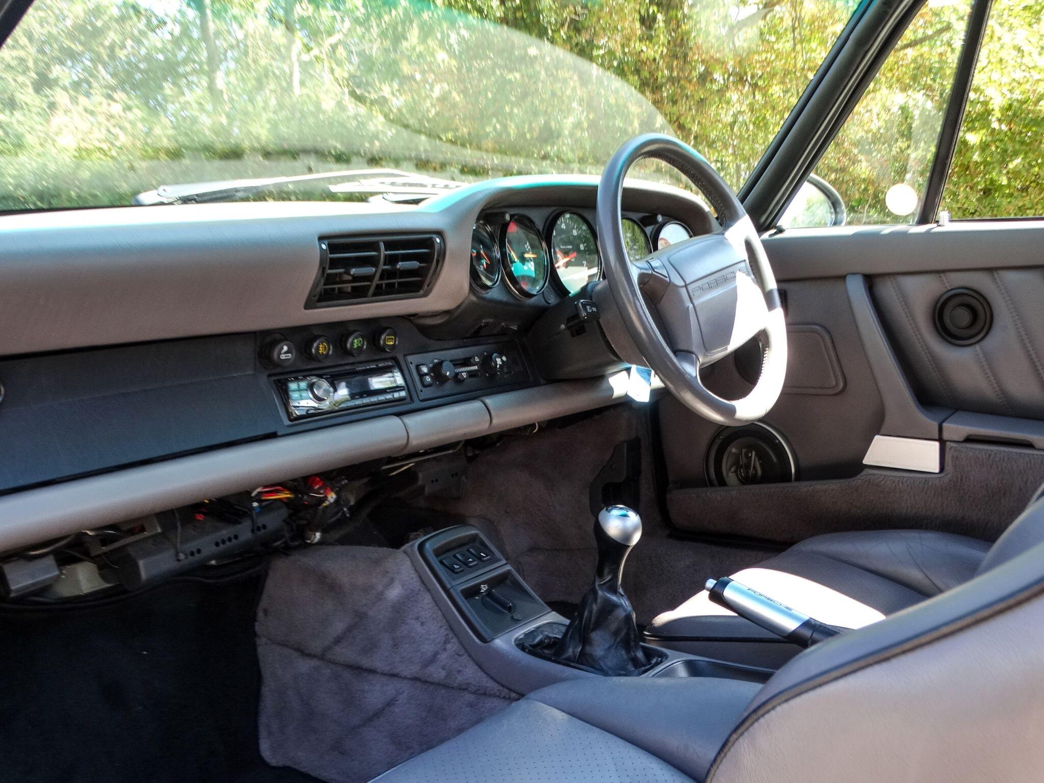 Porsche 964 C2  — photo 16