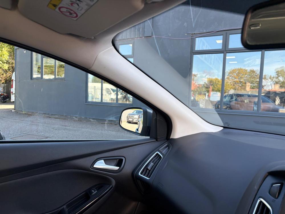 Ford Focus Photo at-34b0f5dc9c294e3c9d9c84059d1fa1fe.jpg