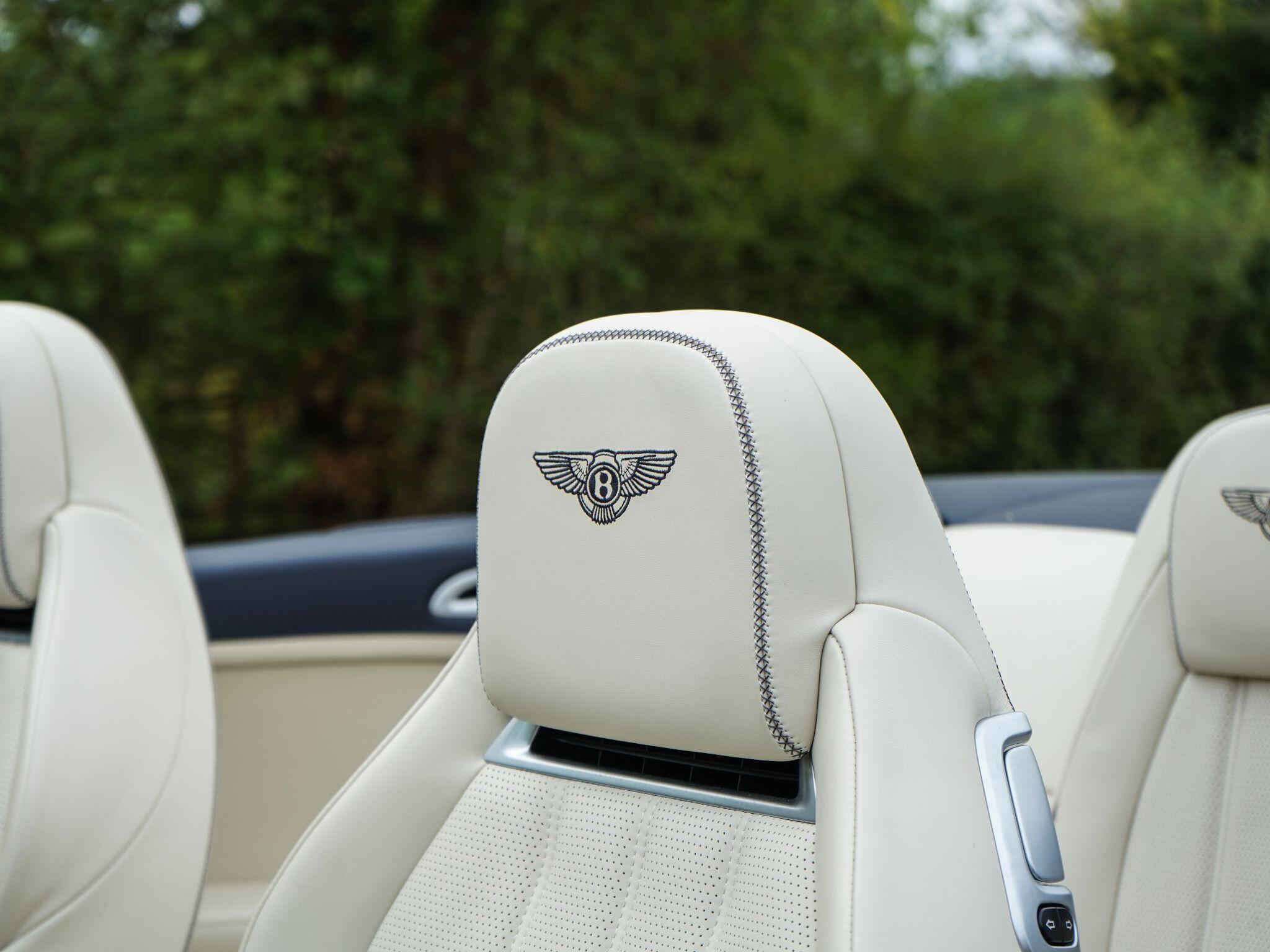 Bentley Continental 4.0 V8 GTC S Convertible 2dr Petrol Auto 4WD Euro 5 (528 ps) — photo 13
