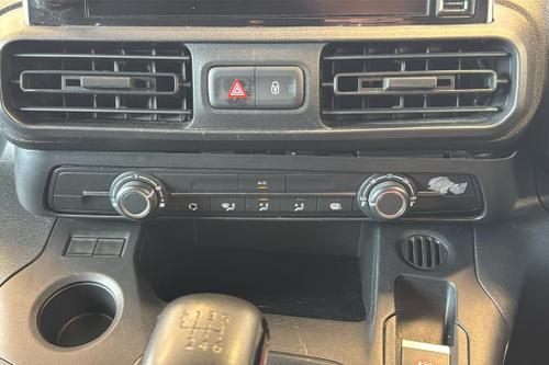 Citroen BERLINGO Photo at-350d64bb9a5d4df7a9b271bd3cccc380.jpg