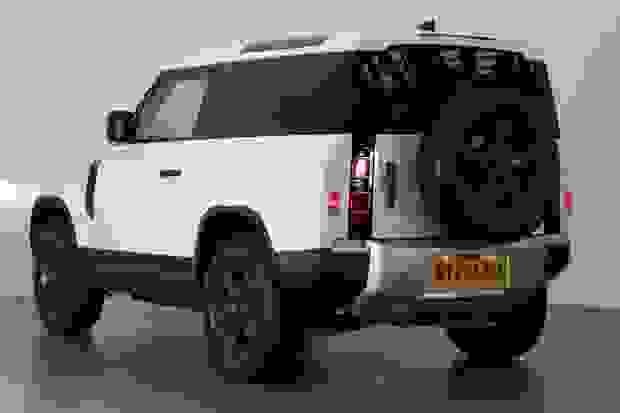 Land Rover DEFENDER Photo at-3511d5a53d63478d994953fcea88a14c.jpg