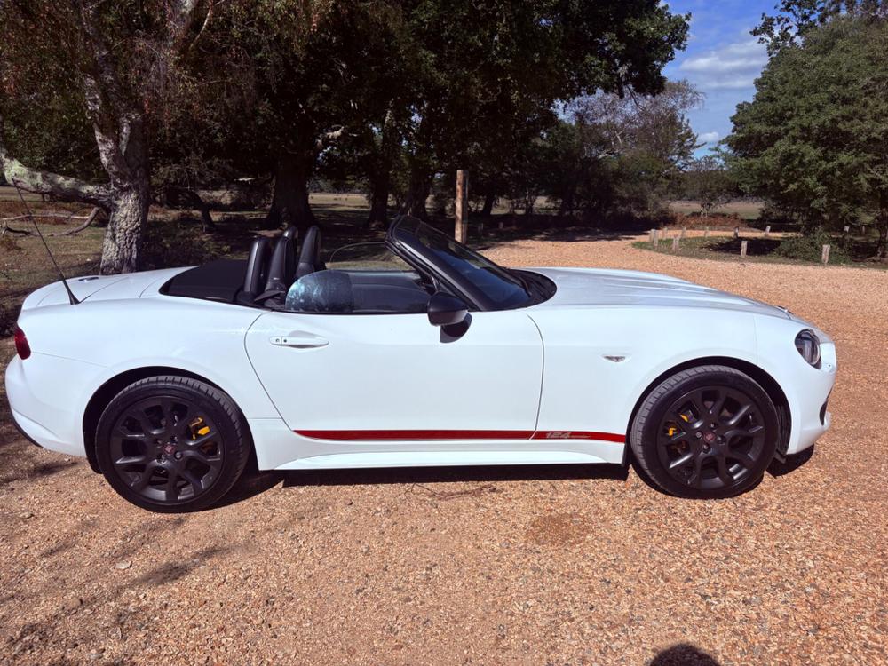 Fiat 124 Spider Photo at-355954aeca344630b98ea02f699b1799.jpg