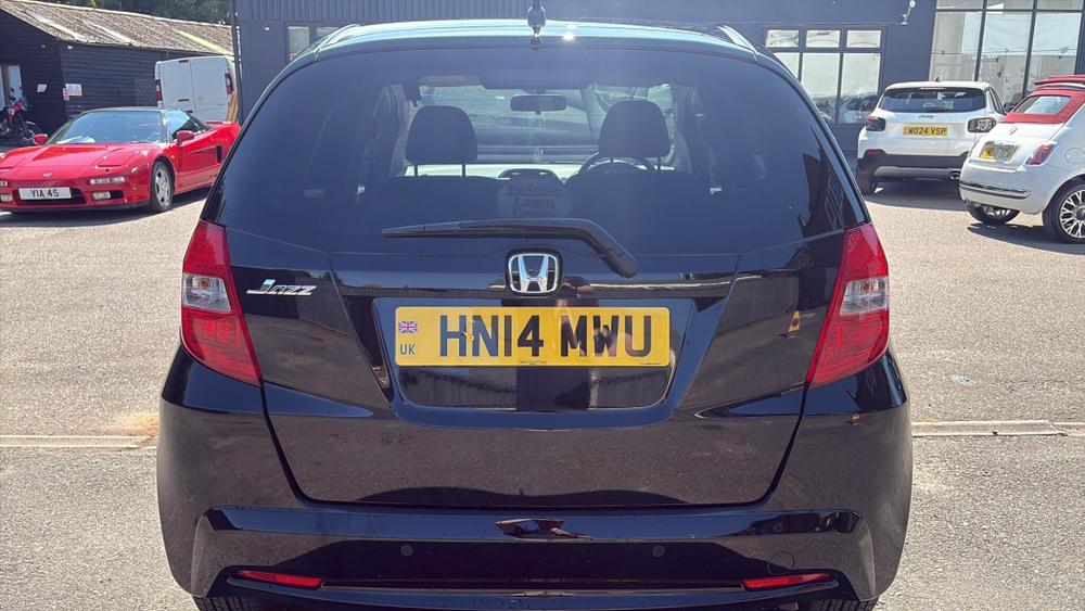 Honda Jazz Photo at-355e34352716474cb2aaa8990d0a281a.jpg
