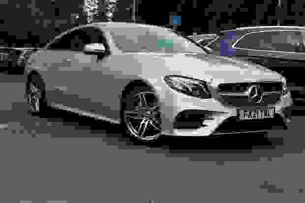 Mercedes-Benz E Class Photo at-355fe0e5b4d04273a806500bad248a69.jpg