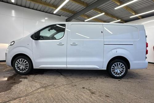 Vauxhall VIVARO Photo at-35ad77f4ae5d43a5bdaf6b6b4f1b6e7b.jpg
