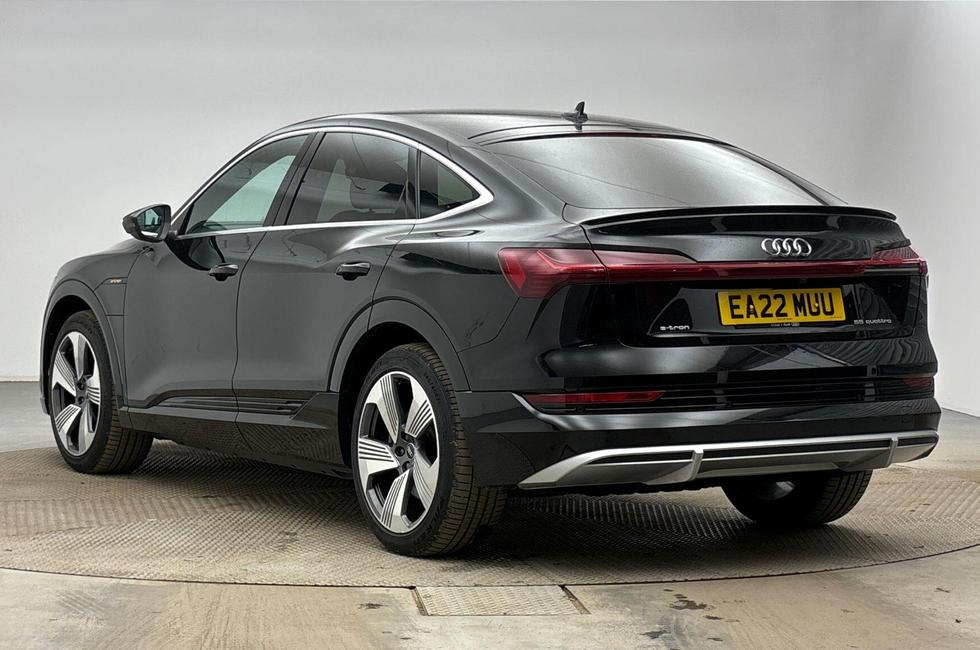 Audi e-tron Photo at-35ad86c43f114b9e9053ae22325ee83f.jpg