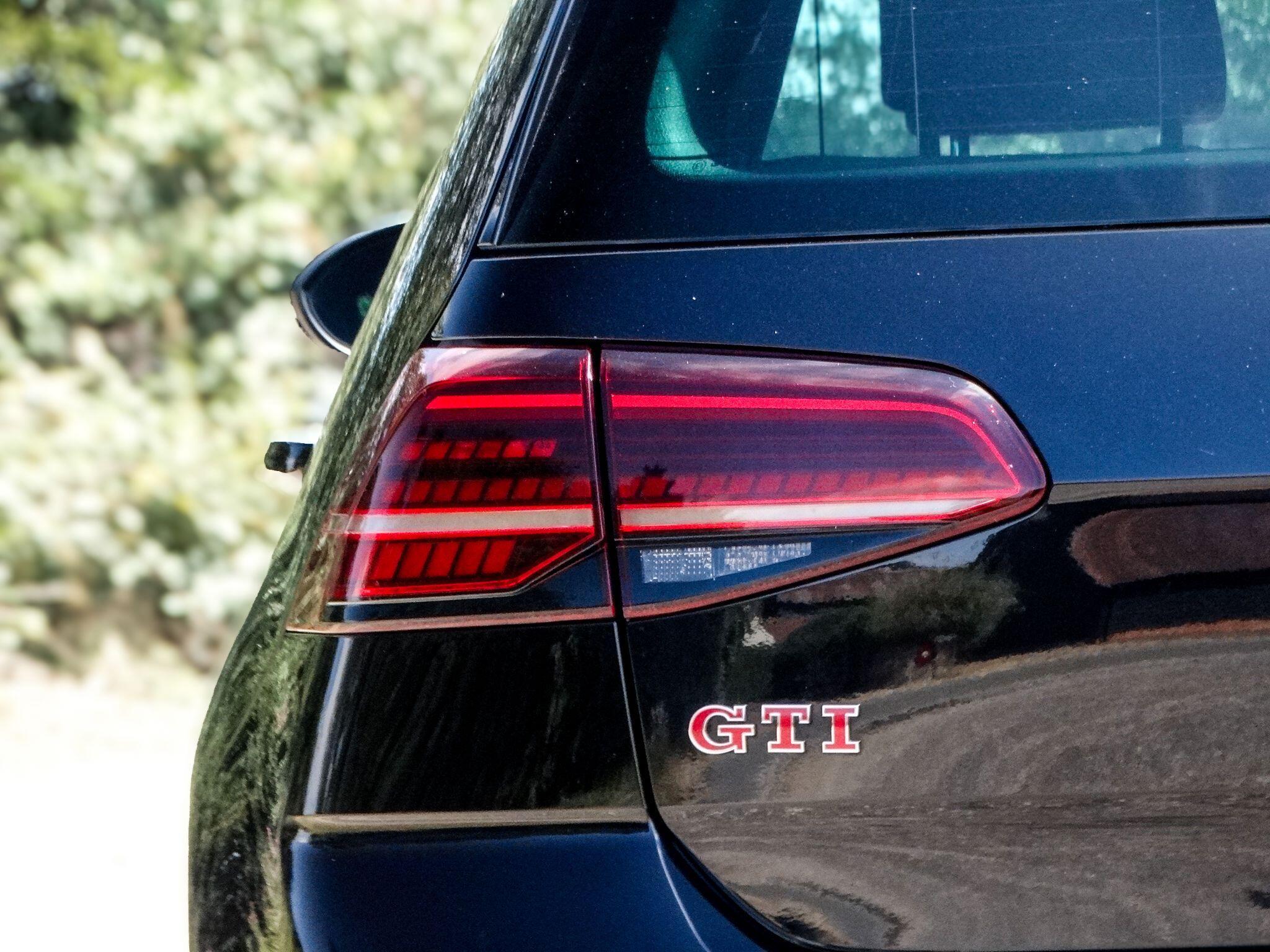 Volkswagen Golf 2.0 TSI GTI Performance Euro 6 (s/s) 5dr — photo 12