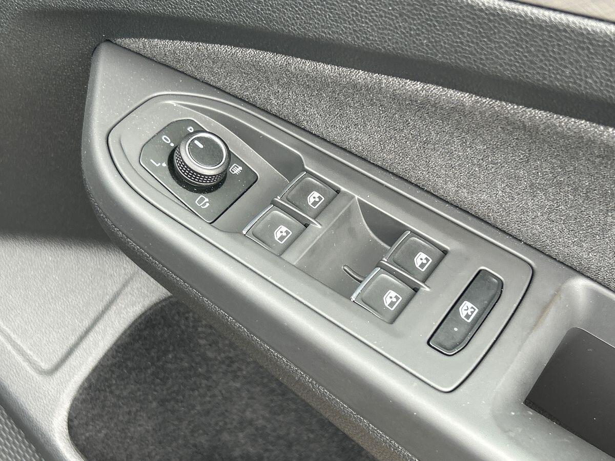 Volkswagen Golf Photo at-35c76e638529450ca944cdc701fa4c0c.jpg