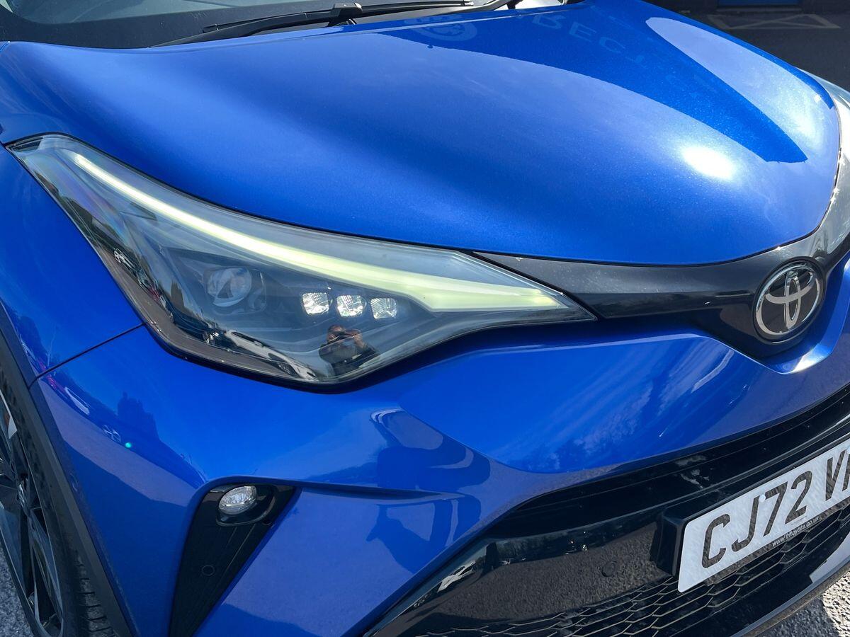 Toyota C-HR Photo 17
