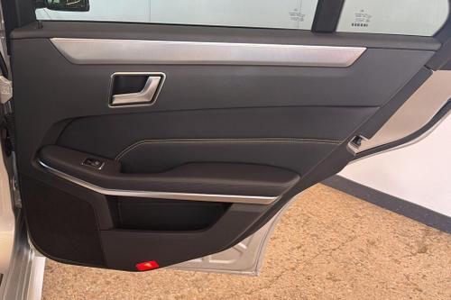Mercedes-Benz E-CLASS Photo at-360adf738f294c76b6947f40a3933a17.jpg