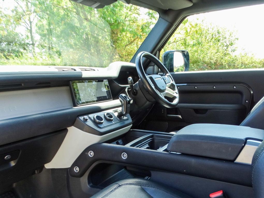 Used Land Rover Defender 90 RJ21ZTG 15