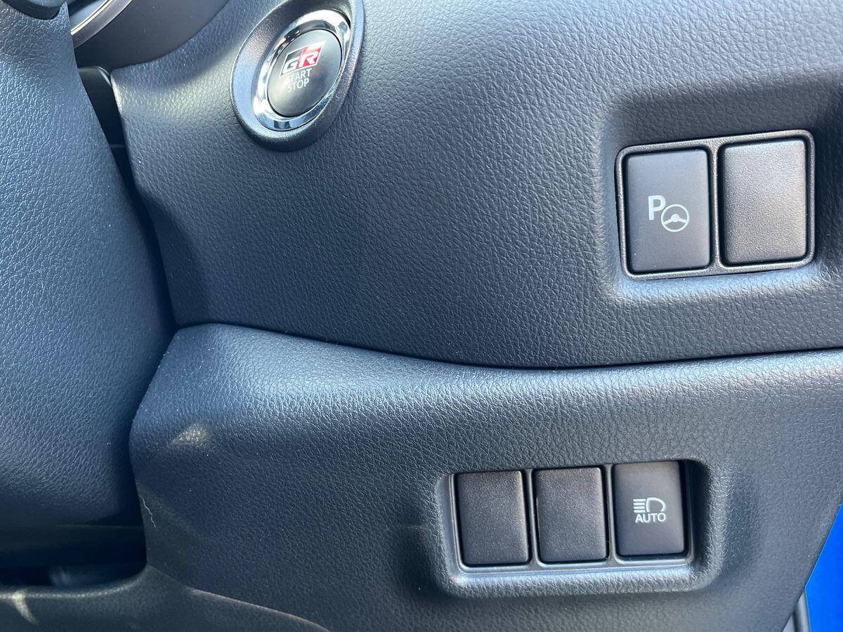 Toyota C-HR Photo 36