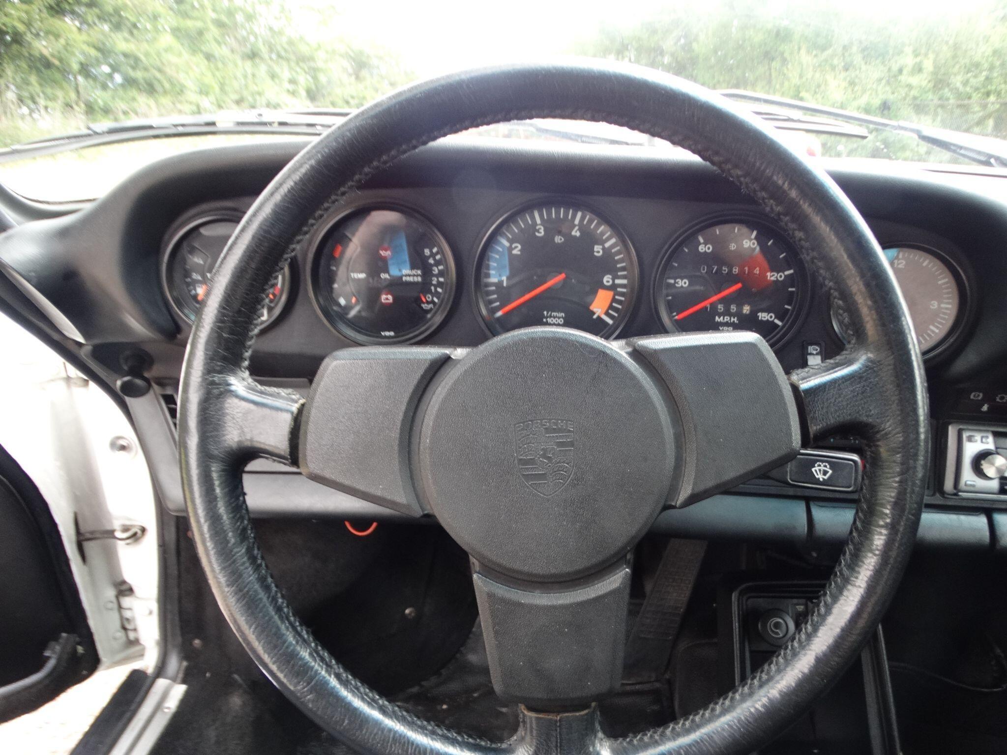 Porsche 911 3.6 993 Carrera 4 Cabriolet 2dr Petrol Manual AWD (272 bhp) — photo 6