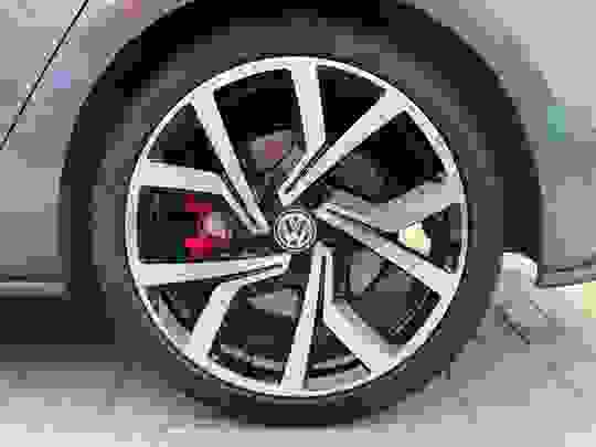 Volkswagen Golf Photo at-366175ef1e854518a3212e838b34d909.jpg