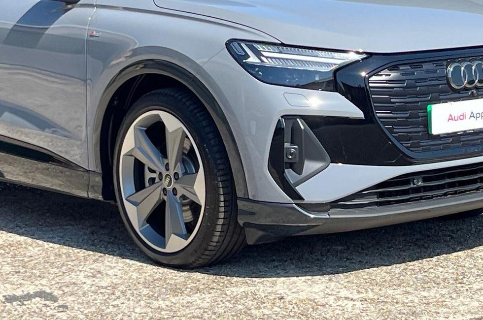 Audi Q4 Photo at-3666ebaf6ead4eed8722e53d26390d42.jpg