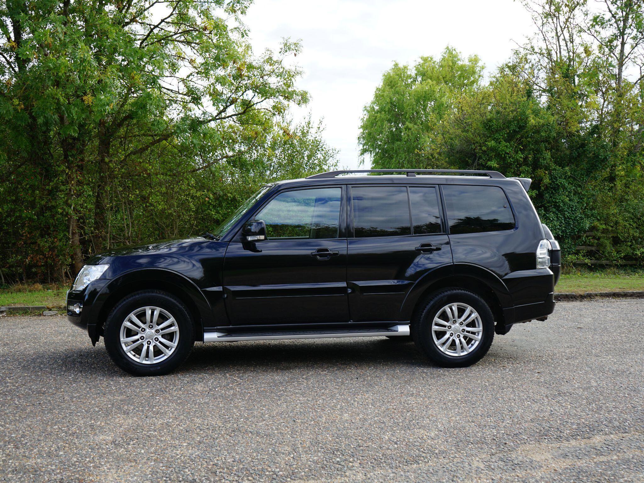 Mitsubishi Shogun 3.2 DI-DC SG3 SUV 5dr Diesel Auto 4WD Euro 6 LWB (187 ps) — photo 2