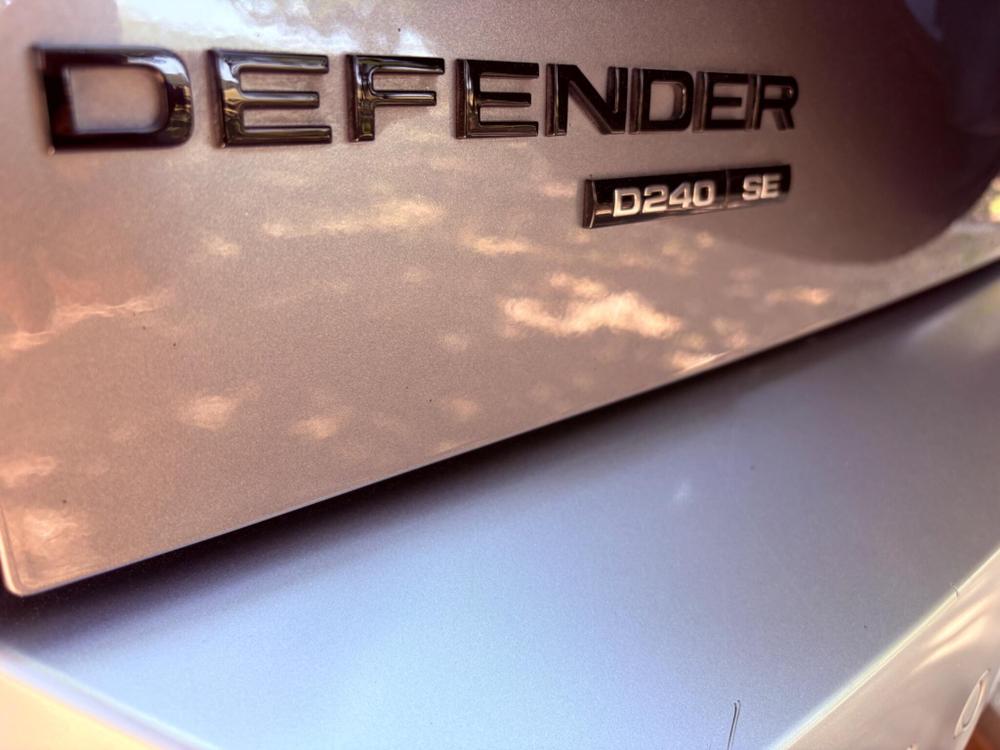 Land Rover Defender 110 Photo at-369d79eae4d14312a040ab485bd123a9.jpg