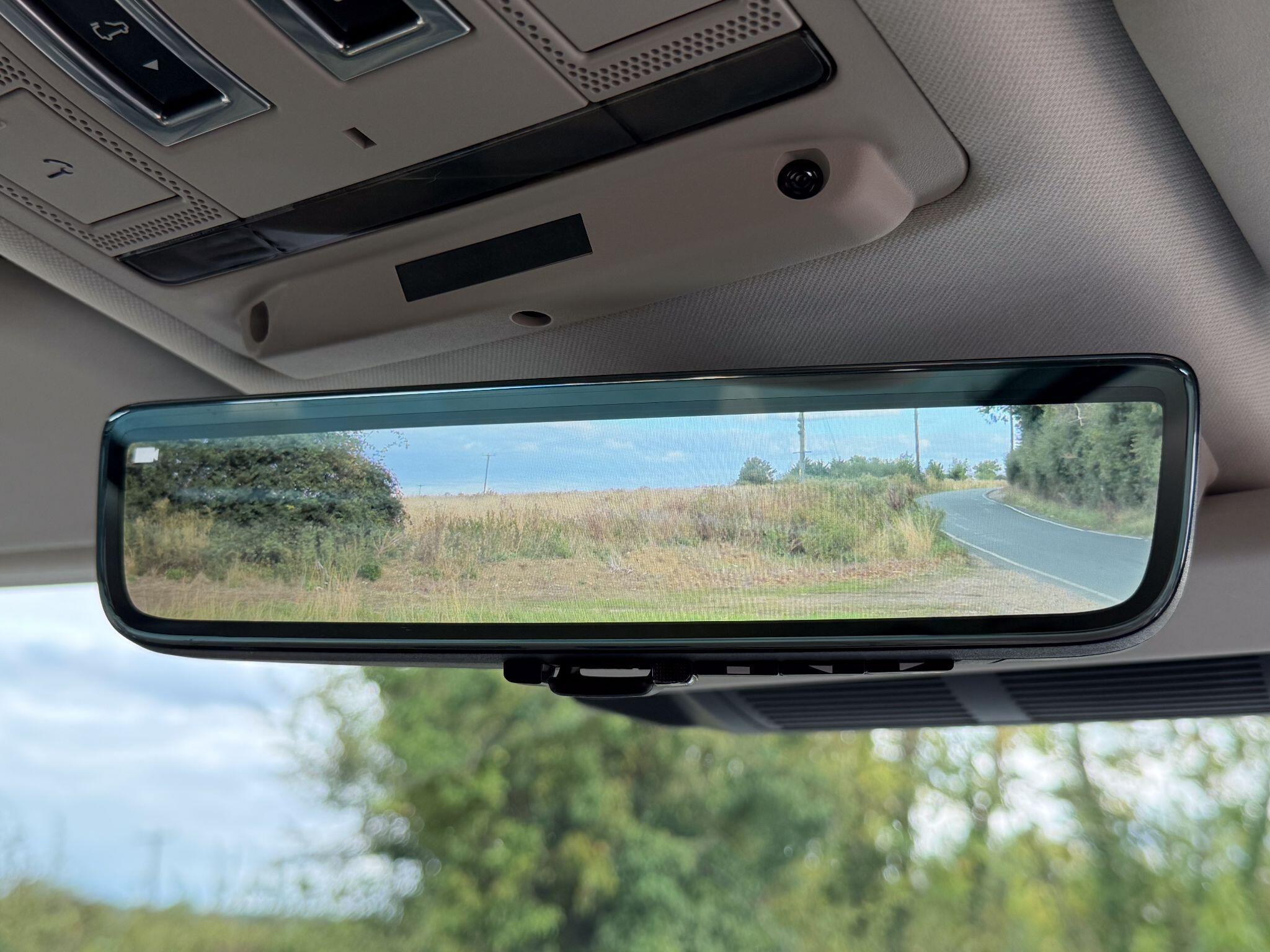 Land Rover Defender 110 2.0 SD4 HSE Auto 4WD Euro 6 (s/s) 5dr — photo 35