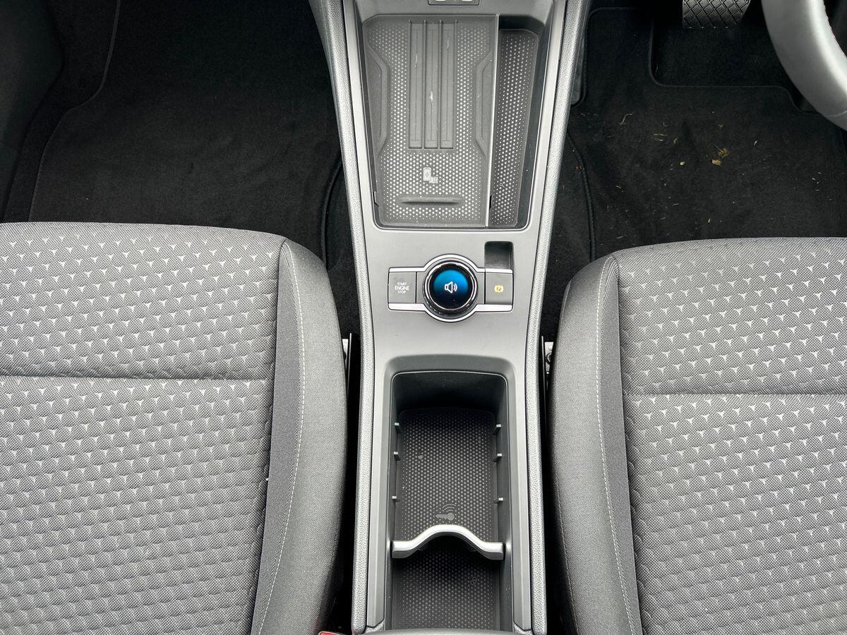 Volkswagen T-Roc Photo at-36bcba391ec4472391c949489a048ebd.jpg
