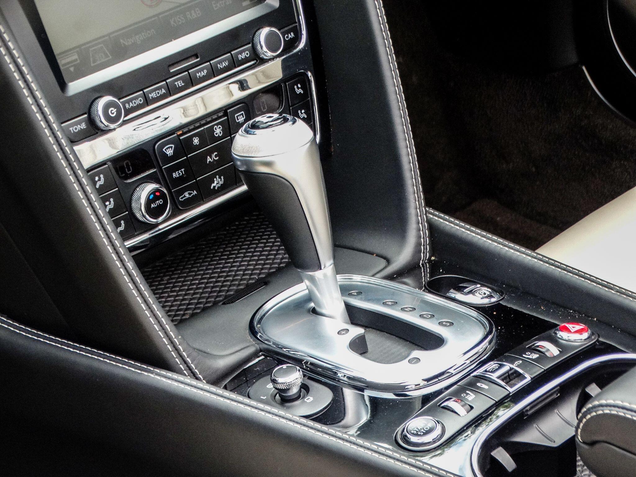 Bentley Continental 6.0 FlexFuel GTC Convertible 2dr Bi Fuel Auto 6Spd 4WD Euro 5 (575 ps) — photo 21