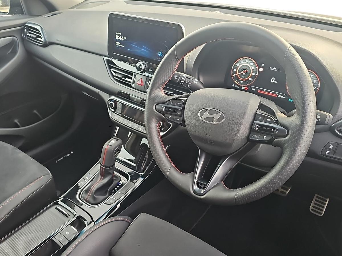 Hyundai i30 Photo at-3759b54a6ee3458097e2c331e3267d1b.jpg