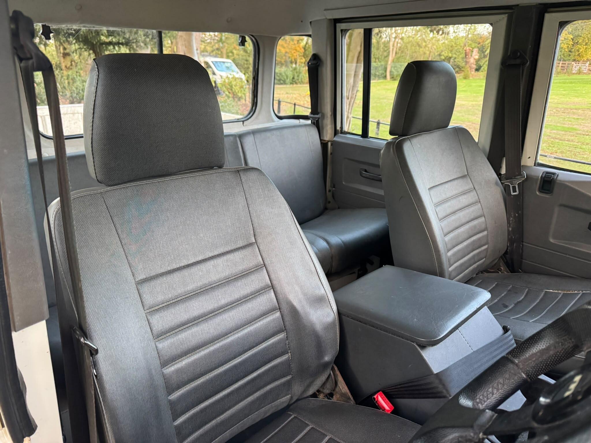 Land Rover Defender 130 2.5 TD5 4dr (High capacity) — photo 12