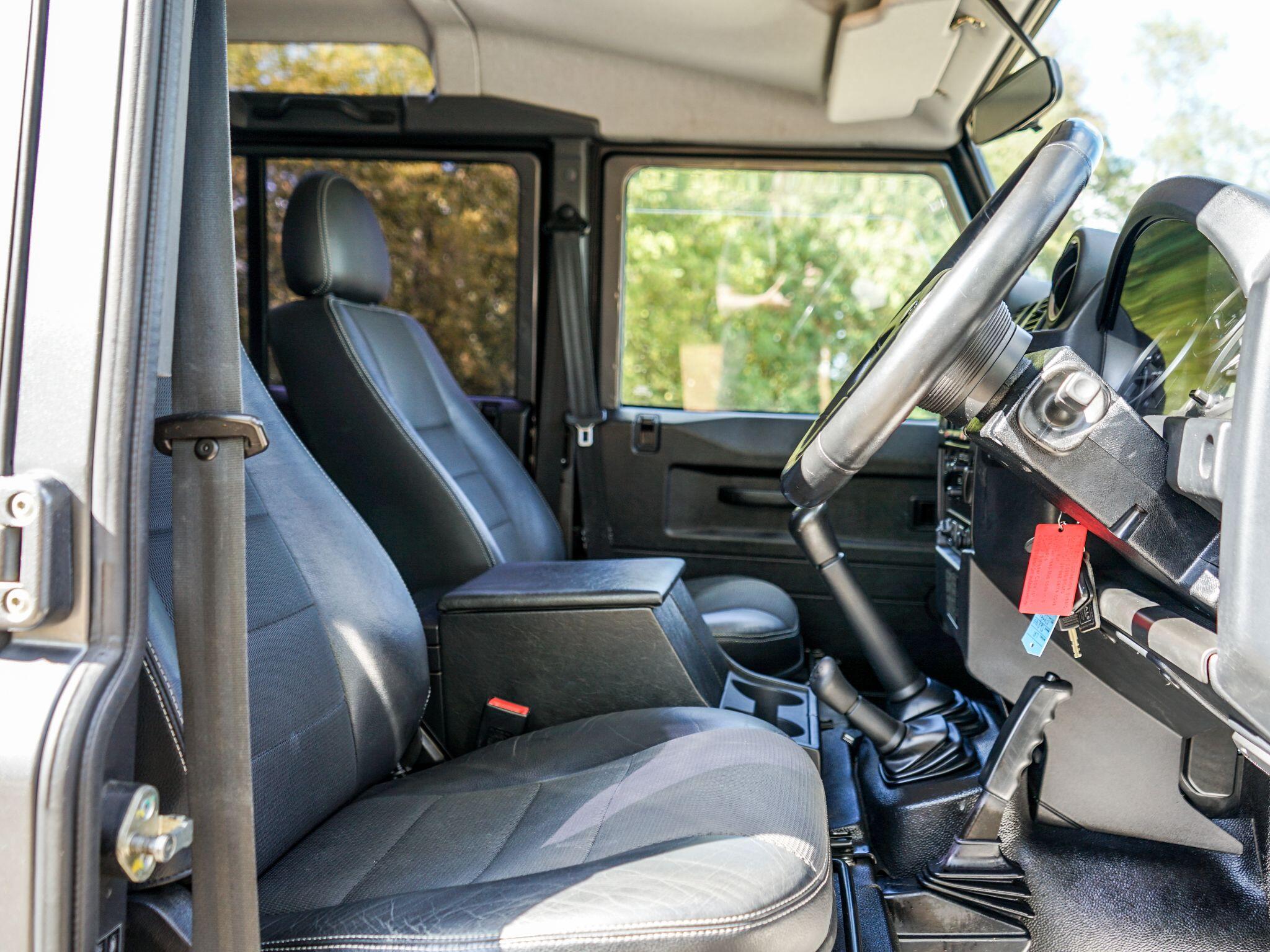 Land Rover Defender 110 2.2 TDCi XS Utility Wagon Double Cab 5dr Diesel Manual 4WD MWB Euro 5 (122 ps) — photo 29