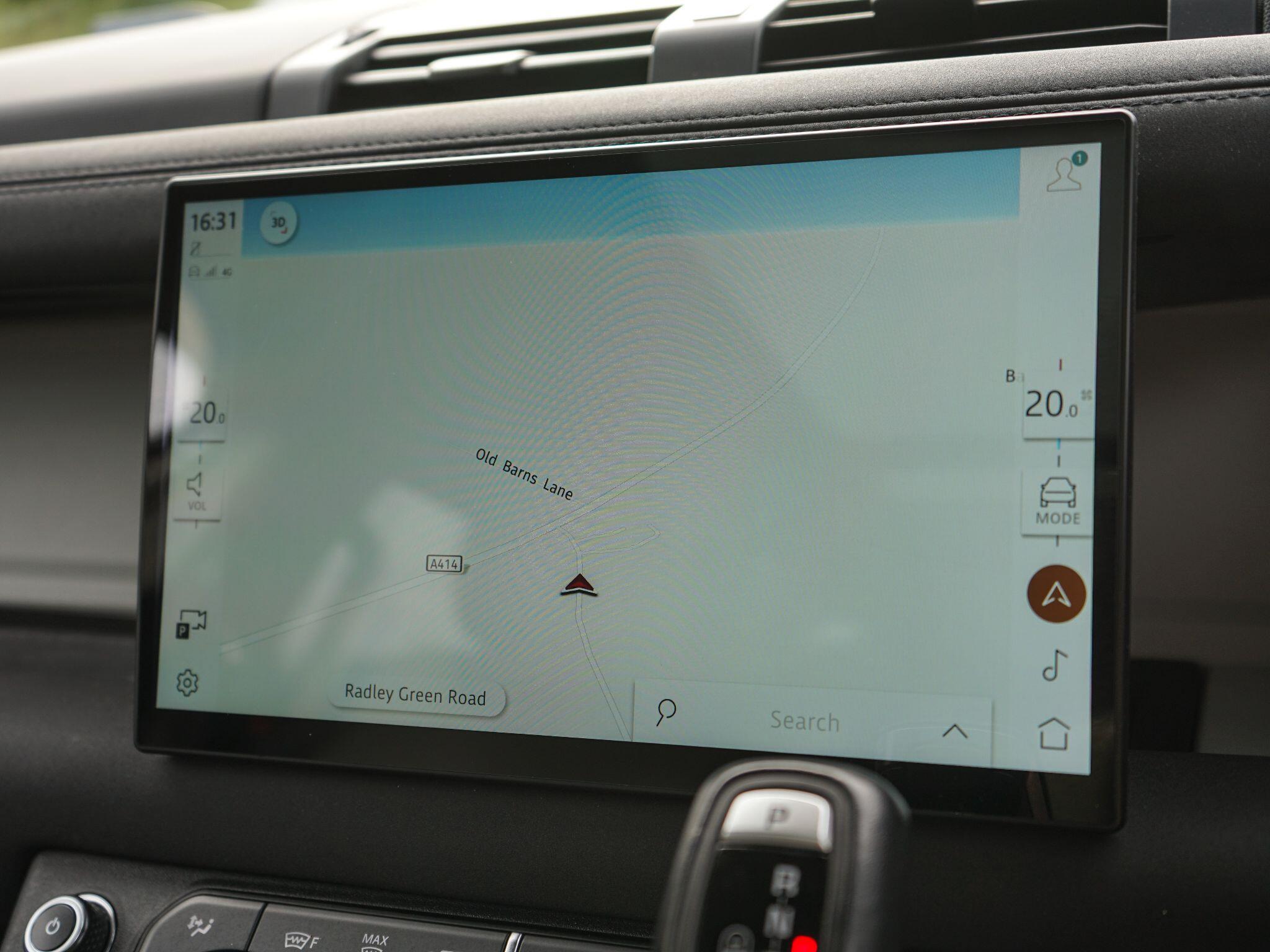 Land Rover Defender 110 3.0 D300 MHEV X-Dynamic SE SUV 5dr Diesel Auto 4WD Euro 6 (s/s) (300 ps) — photo 21