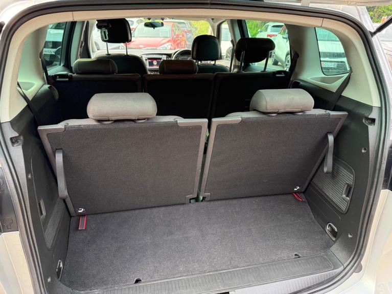 Used Vauxhall Zafira Tourer VN66YOP 29