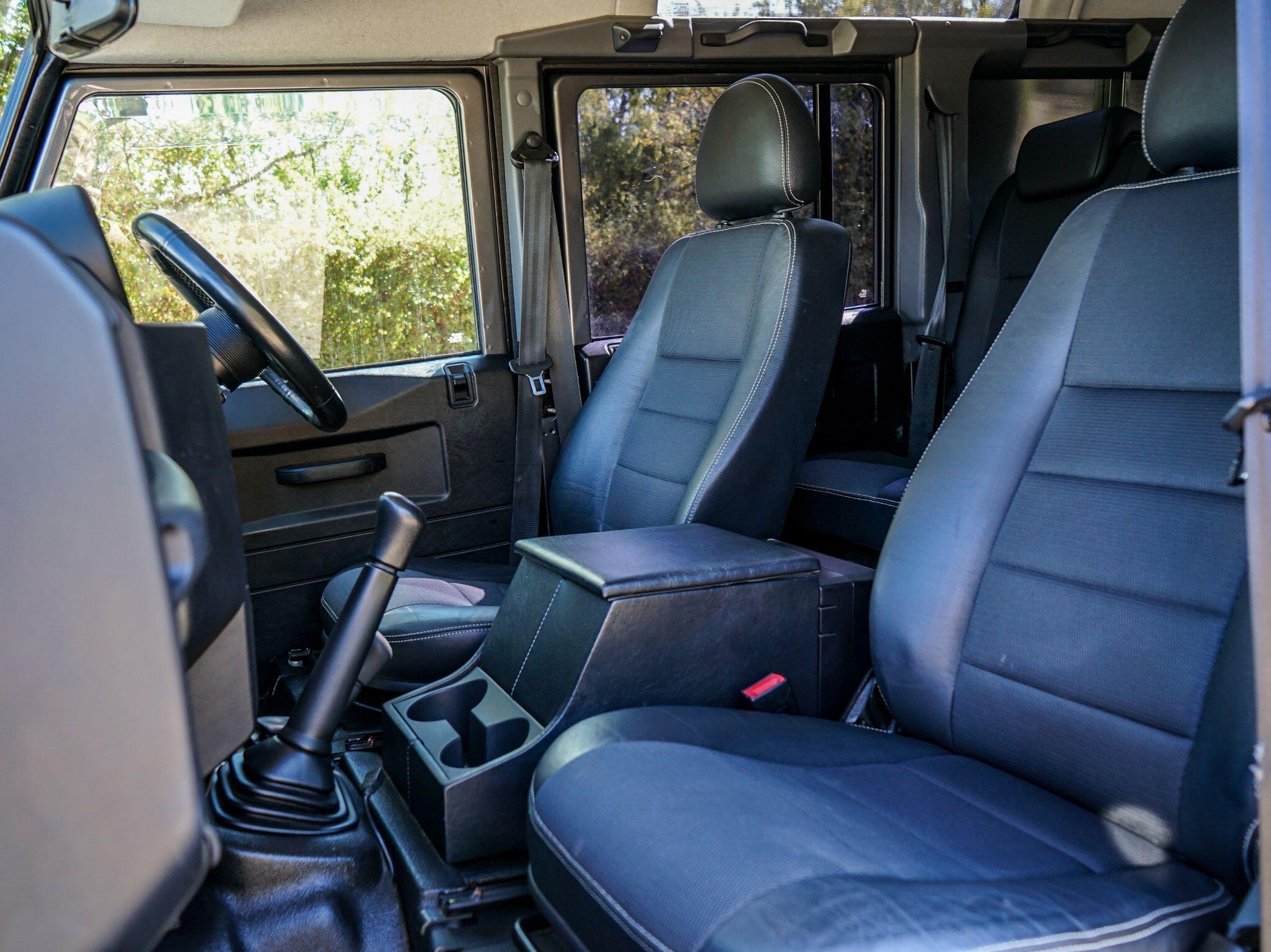 Land Rover Defender 110 2.2 TDCi XS Utility Wagon Double Cab 5dr Diesel Manual 4WD MWB Euro 5 (122 ps) — photo 21