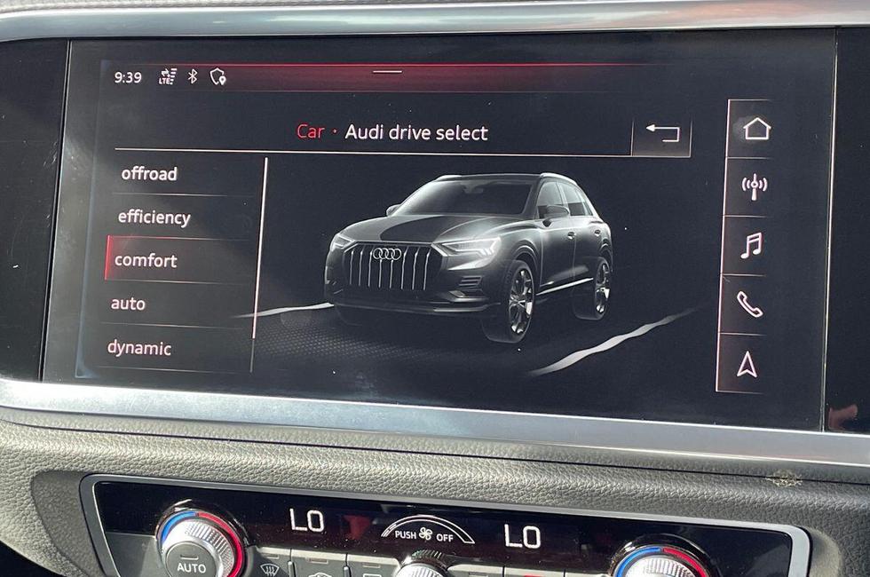 Audi Q3 Photo at-3857988c84884339aad4b9bdb1bd671a.jpg