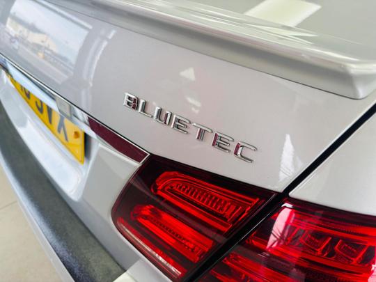 Mercedes-Benz E Class Photo at-38b548a347bb4303998194f101b66f45.jpg