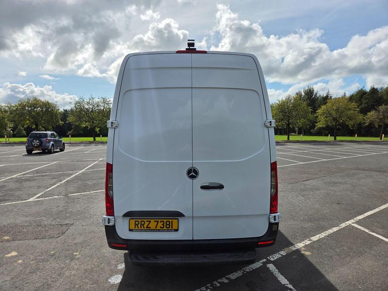 Mercedes-Benz Sprinter Photo at-38ee23b23bef4a8aa401ce8c75170fef.jpg