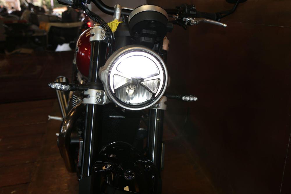 TRIUMPH Speed Twin 1200 Photo at-3902e8677a1b4f98bcbadb129f770880.jpg