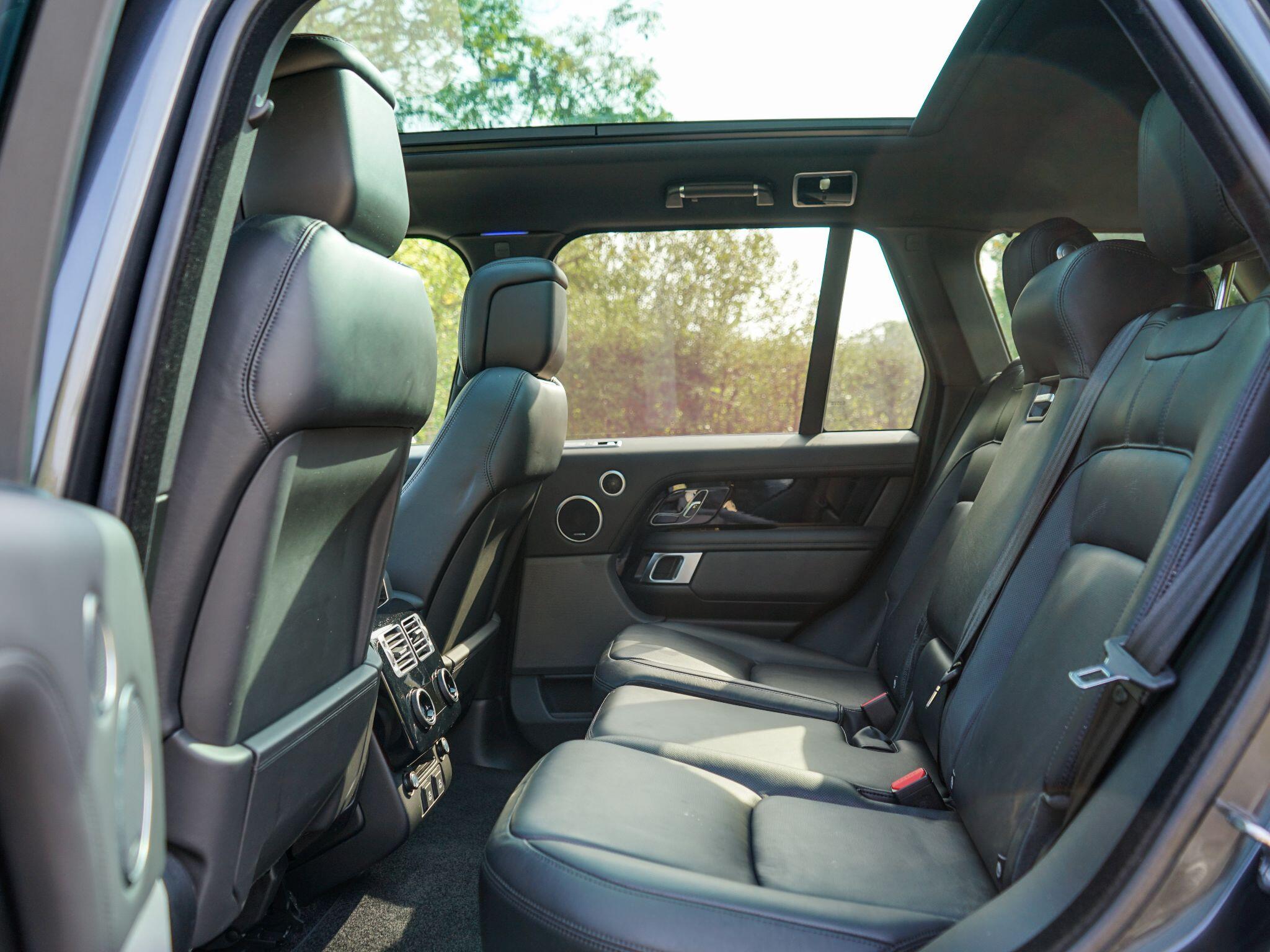 Land Rover Range Rover 3.0 D300 MHEV Vogue SE SUV 5dr Diesel Auto 4WD Euro 6 (s/s) (300 ps) — photo 13