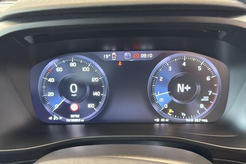 Volvo XC40 Photo at-3942e2f44a284b5691bab80f32bd1785.jpg