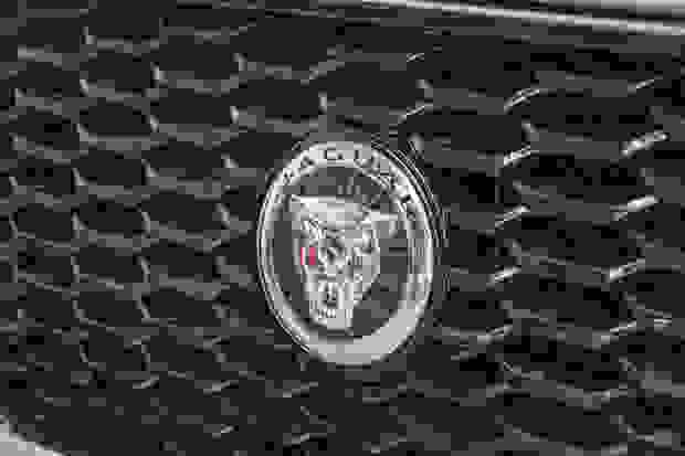 Jaguar XE Photo at-3951788127d847beaa7523f011aaeca9.jpg