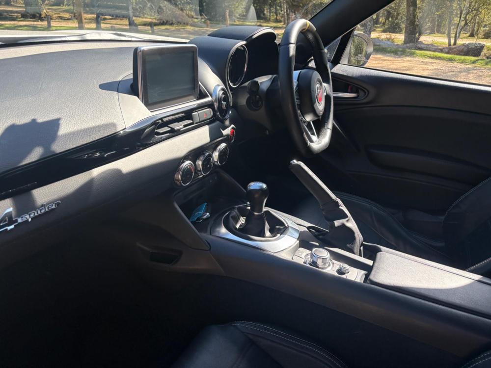 Fiat 124 Spider Photo at-39671fcc7d914219a26f5637beb2c5bd.jpg