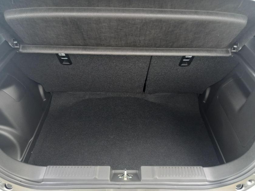 Suzuki SWIFT Photo at-3992bd0522e14f3db1587f8b47ebaf05.jpg