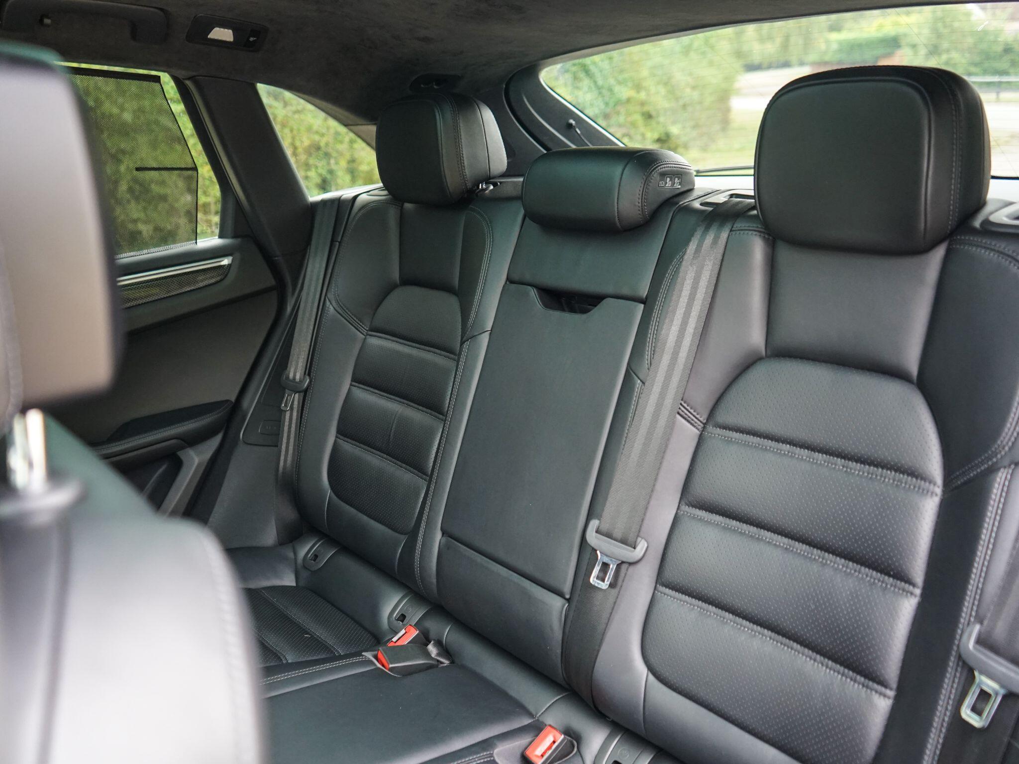 Porsche Macan 3.6T V6 Turbo Performance PDK 4WD Euro 6 (s/s) 5dr — photo 14